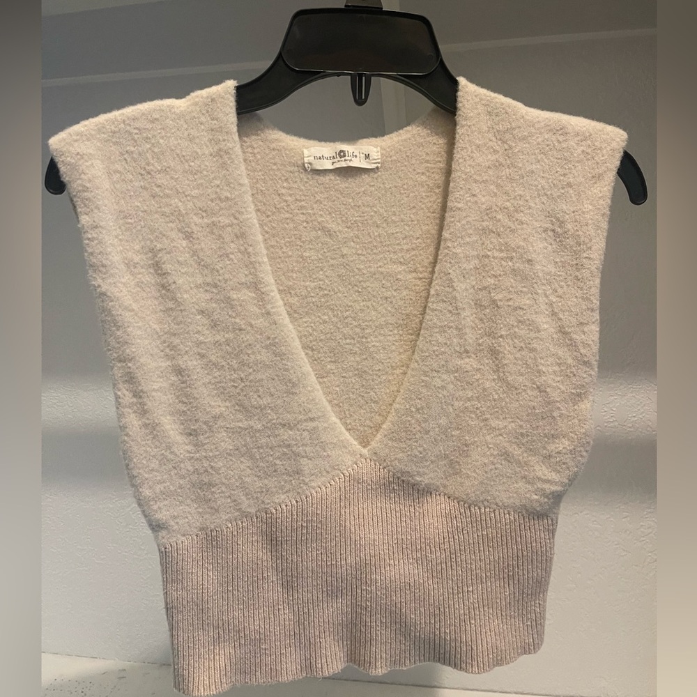 Cream Natural Life Ava Vneck Vest cropped top size medium Boho chic preppy